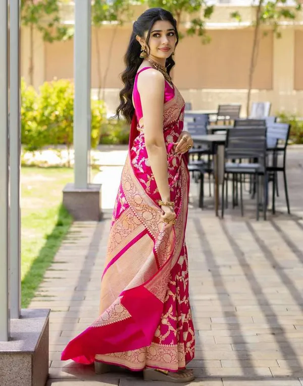Red_Banarasi_Soft_Silk_Saree_For_Women