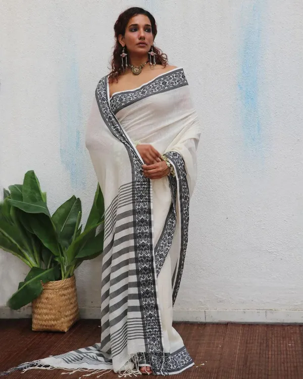 White_Linen_Slab_Saree_For_Women