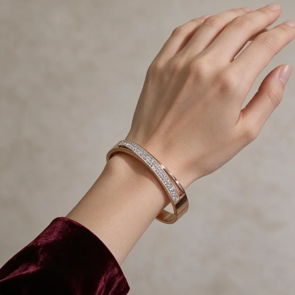 Gold_Copper_Brass_Delicate_Sparkling_Bracelet_For_Women