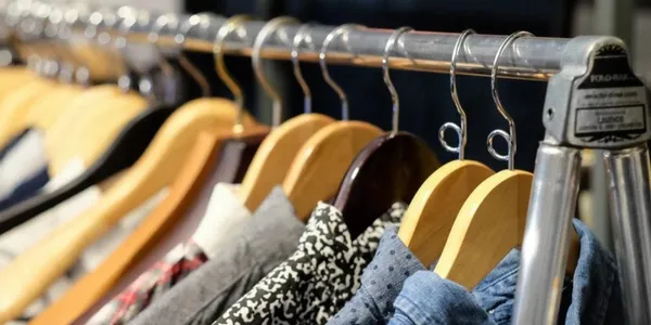 Wooden_Clothes_Hangers