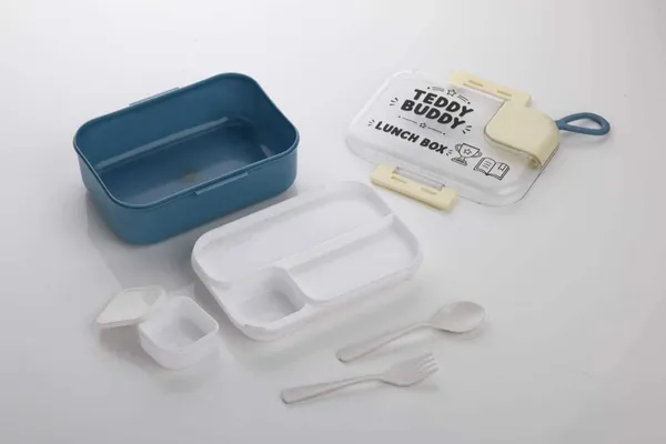 Plastic_Divided_Bento_Lunch_Box_With_Cutlery