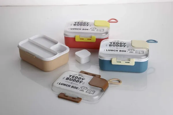 Plastic_Divided_Bento_Lunch_Box_With_Cutlery