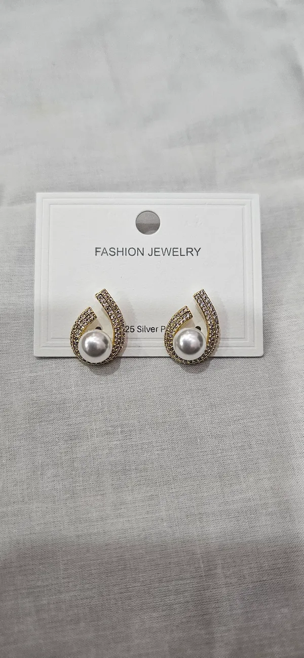 White_Stainless_Steel_18_Carat_Gold_Plated_Earring_Studs_For_Women