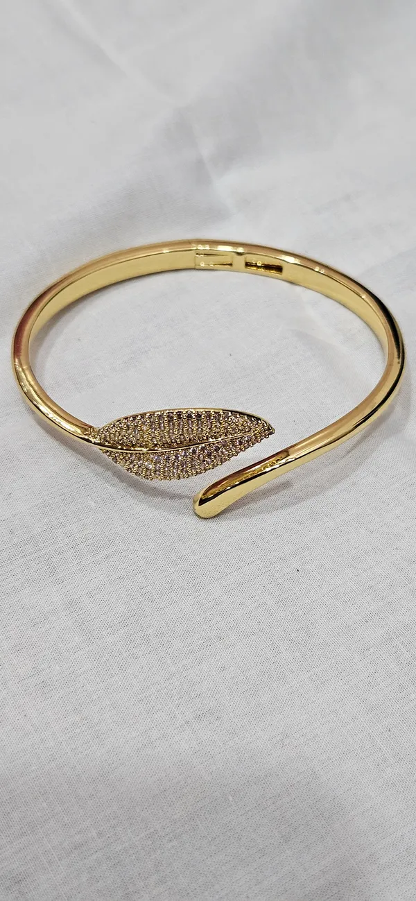 Gold_Brass_18_Carat_Gold_Plated_Bracelet_For_Women