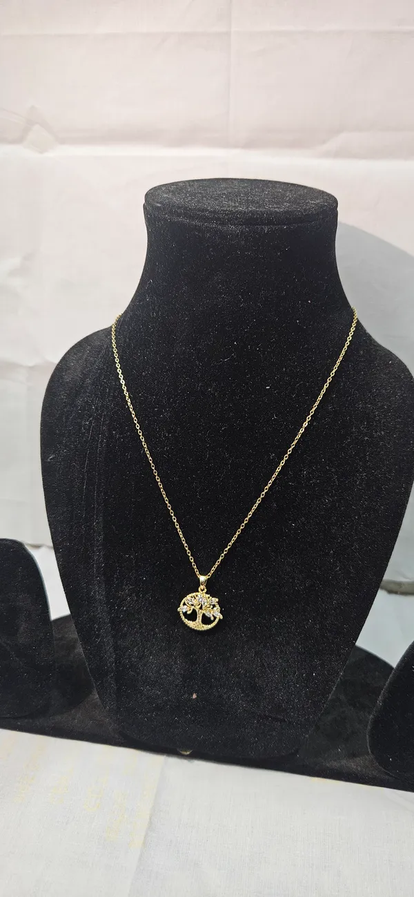 Gold_Stainless_Steel_18_Carat_Gold_Plated_Neck_Chain_For_Women