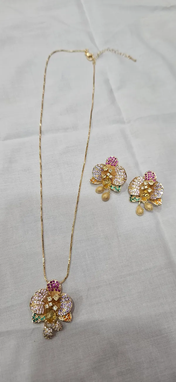 Multicolor_Stainless_Steel_18_Carat_Gold_Plated_Pendant_Set_With_Earrings_For_Women
