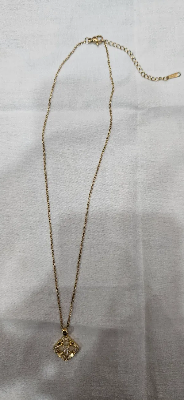 Gold_Stainless_Steel_18_Carat_Gold_Plated_Neck_Chain_For_Women