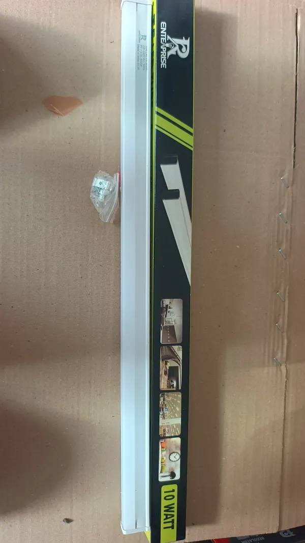 Pp_Aluminium_General_Lighting_White_10W_LED_Tube_Light