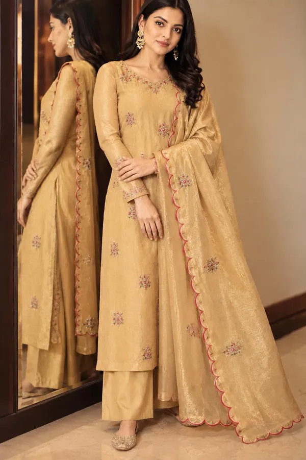 Golden_Dupatta_Set_In_Embroidery_And_Sequin_Works