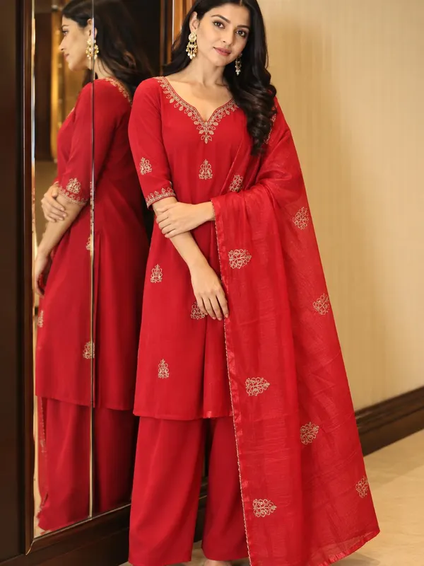 Red_With_Embroidery_And_Sequins_Work_Dupatta_Set
