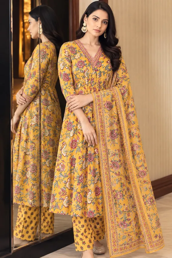 Yellow_Dupatta_Set_In_Floral_Print