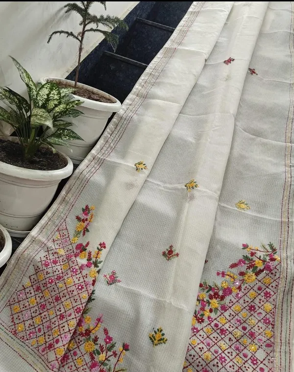 White_Cotton_Floral_Embroidered_Saree_For_Women