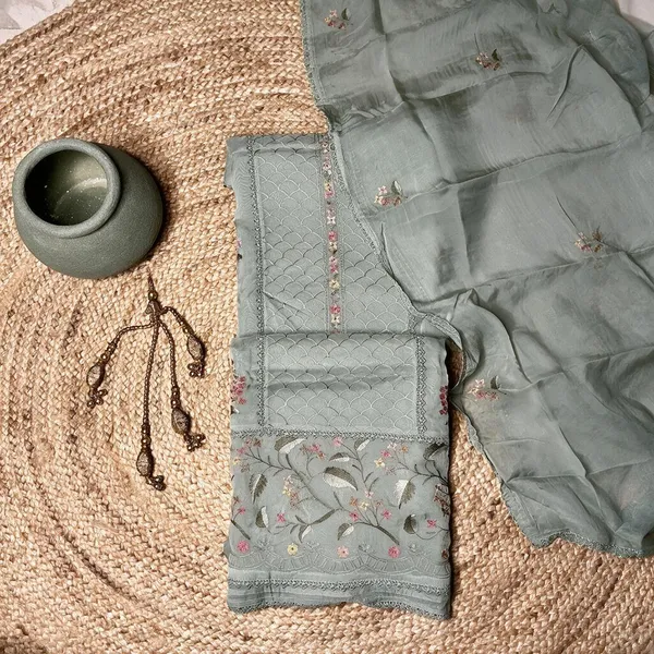 Grey_Premium_Cotton_Saree_For_Women