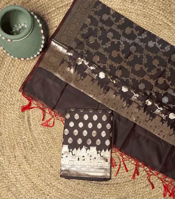 Grey_Premium_Cotton_Saree_For_Women