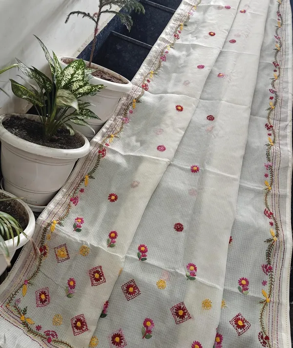 White_Cotton_Floral_Embroidered_Saree_For_Women