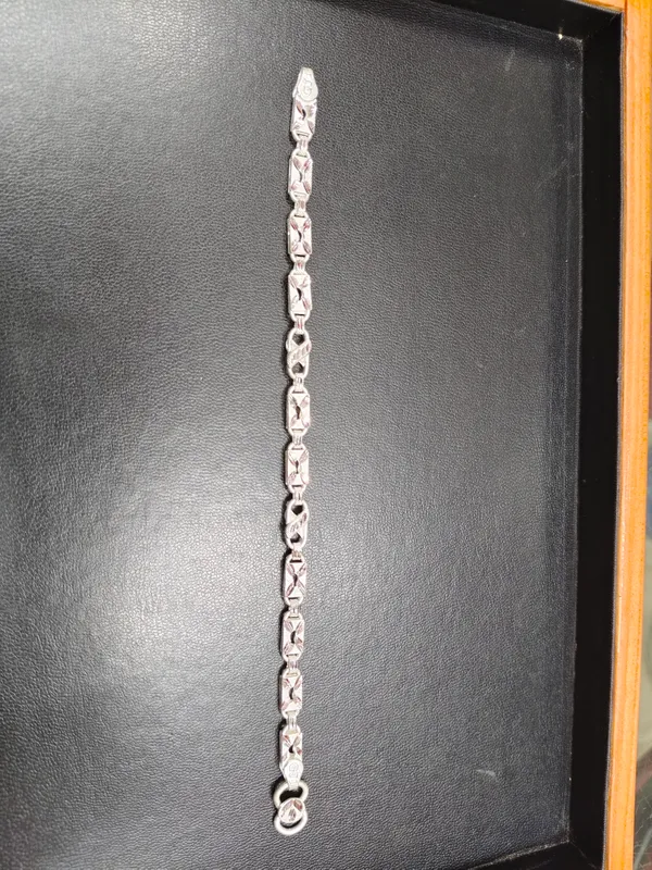Silver_Elongated_Link_Chain_Bracelet_For_Men