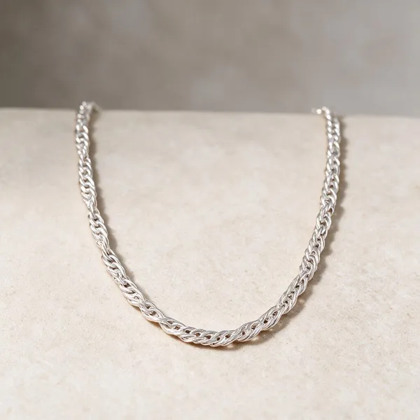 Silver_Interwoven_Link_Chain_Necklace_For_Women
