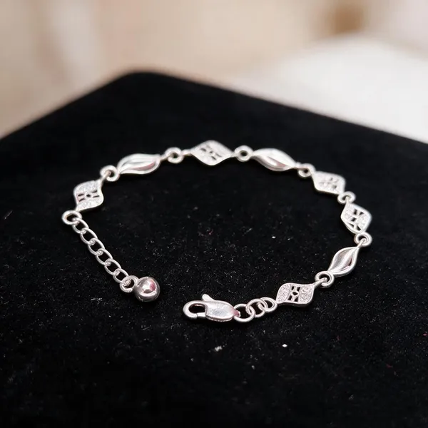 Silver_Leaf_Motif_Adjustable_Chain_Bracelet_For_Women