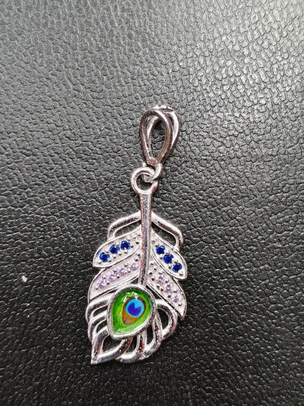 Silver_Tone_Peacock_Feather_Stone_Pendant_For_Women