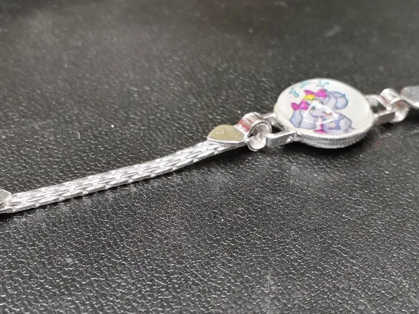 Silver_Tone_Elephant_Motif_Chain_Bracelet_For_Women