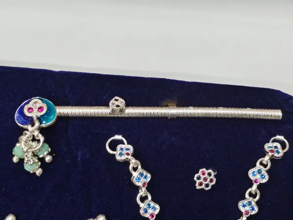 Silver_Multicolour_Floral_Bead_Traditional_Jewellery_Set_For_Women