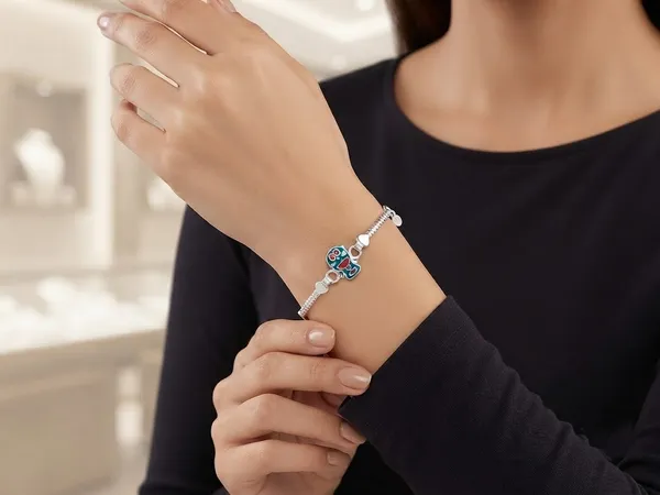 Silver_Doraemon_Enamel_Charm_Bracelet_For_Unisex