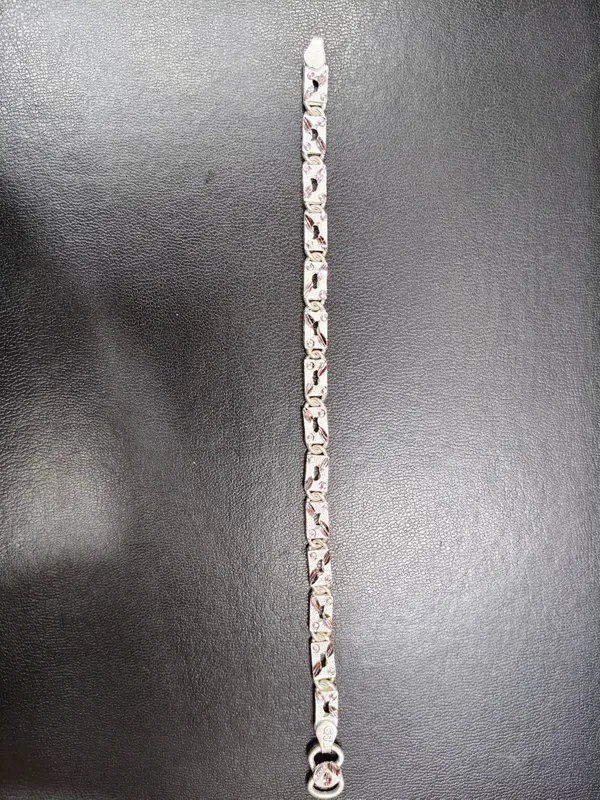 Silver_Interlocking_Polished_Link_Bracelet_For_Men