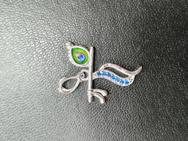 Silver_Krishna_Flute_Peacock_Pendant_For_Women