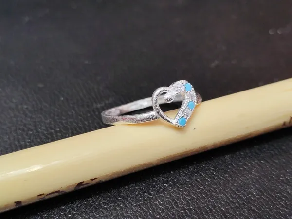 Silver_Blue_Stone_Heart_Motif_Ring_For_Women