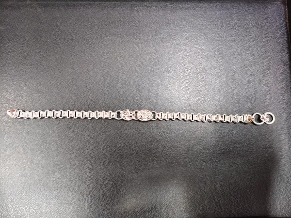 Silver_Oval_Motif_Decorative_Chain_Bracelet_For_Women