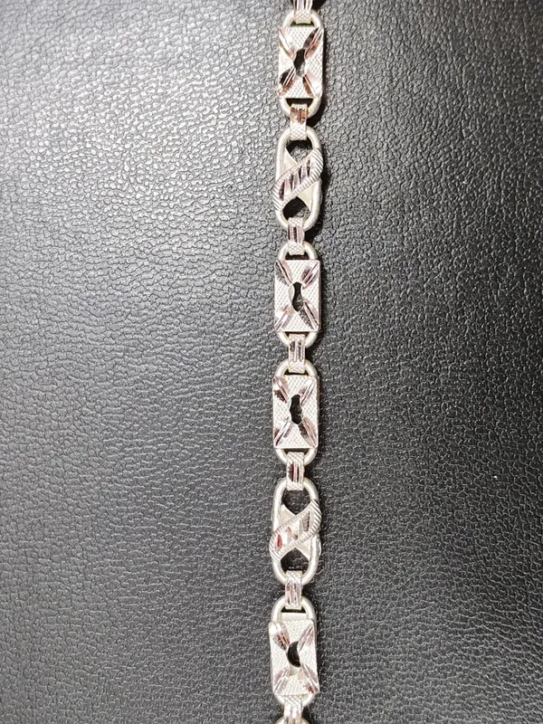 Silver_Textured_Rectangular_Oval_Link_Bracelet_For_Men