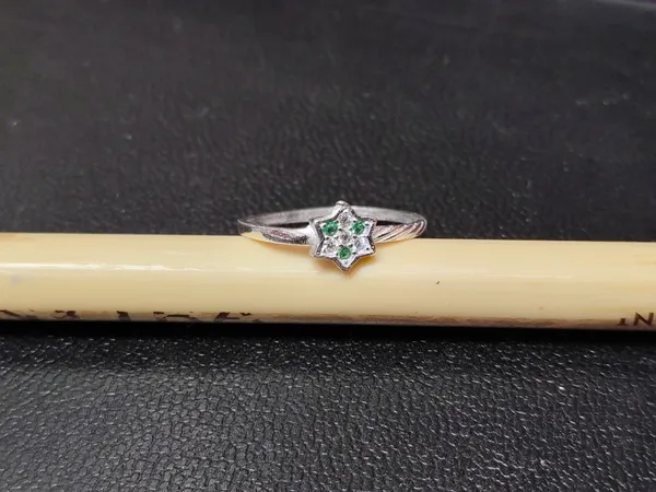 Silver_Floral_Green_Stone_Ring_For_Women