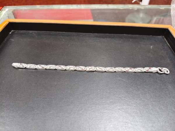 Silver_Elongated_Link_Chain_Bracelet_For_Men
