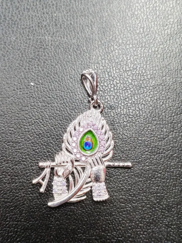 Silver_Peacock_Feather_Pendant_For_Women