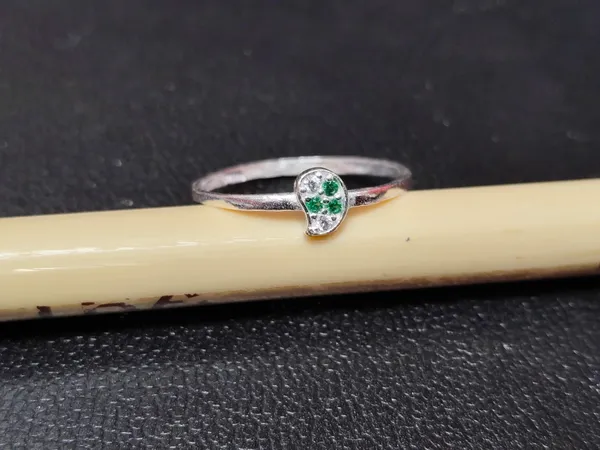 Silver_Tone_Green_Stone_Floral_Ring_For_Unisex