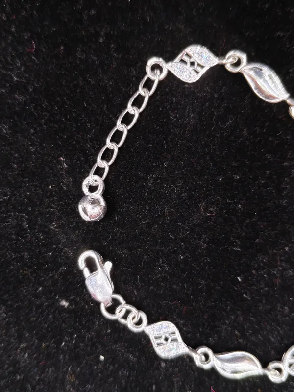 Silver_Leaf_Motif_Adjustable_Chain_Bracelet_For_Women