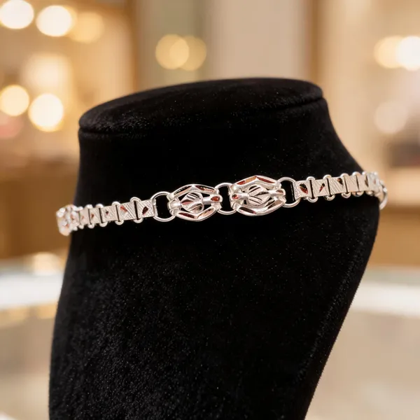Silver_Oval_Motif_Decorative_Chain_Bracelet_For_Women