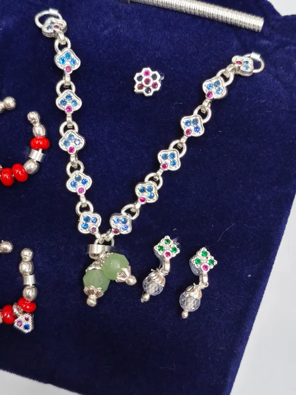 Silver_Multicolour_Floral_Bead_Traditional_Jewellery_Set_For_Women
