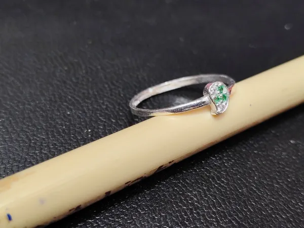 Silver_Tone_Green_Stone_Floral_Ring_For_Unisex