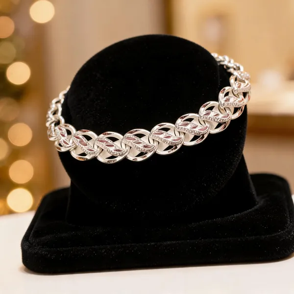 Silver_Interlocking_Polished_Link_Bracelet_For_Men