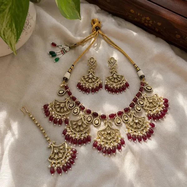 Kundan_Polki_Fan_Jali_Choker_Necklace_Set_with_Maang_Tikka_|_Mehendi_Gold