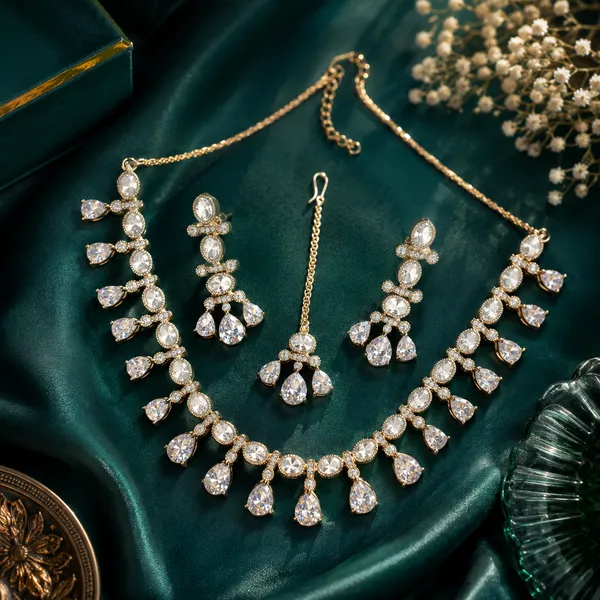 Kundan_Polki_Oval_Fringe_Teardrop_Necklace_Set_With_Maang_Tikka_|_K_Gold_&_Mehendi_Gold