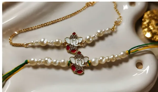 Pearl_Beaded_Ganesha_Rakhi_Set_for_Brothers