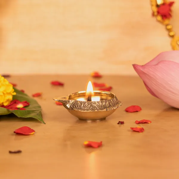 Brass_Kuber_Diya_For_Daily_Puja_2_Inch