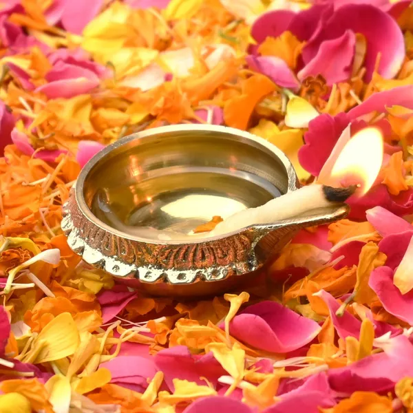 Brass_Kuber_Diya_For_Daily_Puja_2_Inch