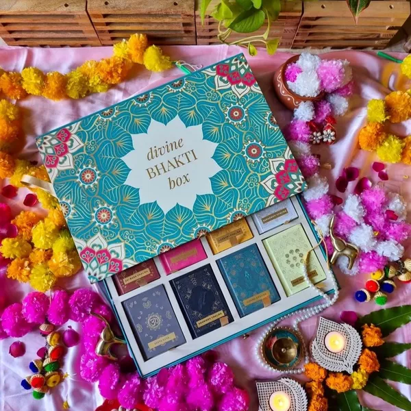 Divine_Bhakti_Box_Chalisa_Gift_Set_Of_16