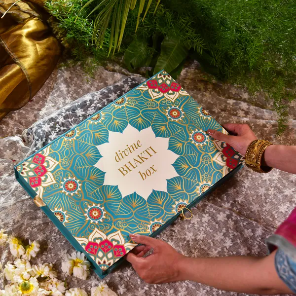 Divine_Bhakti_Box_Chalisa_Gift_Set_Of_16
