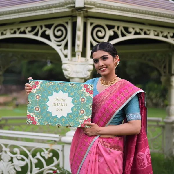 Divine_Bhakti_Box_Chalisa_Gift_Set_Of_16