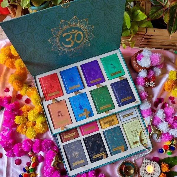 Divine_Bhakti_Box_Chalisa_Gift_Set_Of_16
