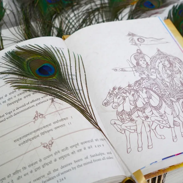 Bhagavad_Gita_In_Wooden_Gift_Box